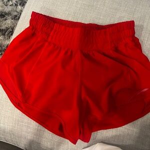 lululemon Hotty Hot Low-Rise Lined Short 2.5" in Dark Red Size 2